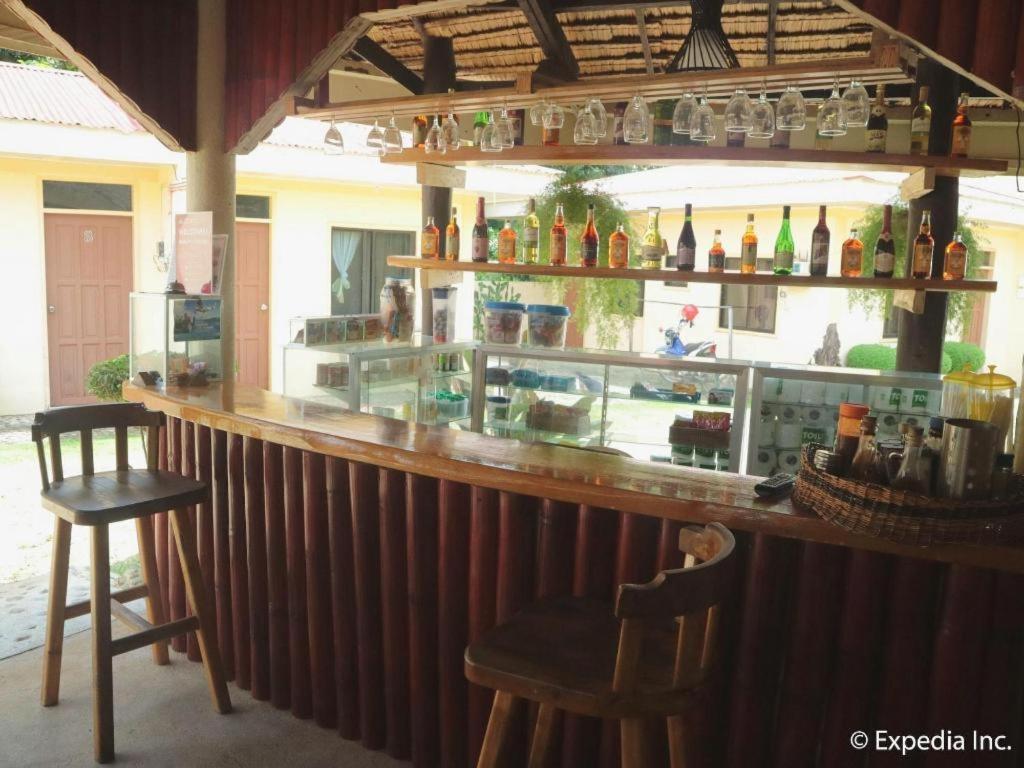 Zen Rooms Basic Replica Manor Siquijor Bagian luar foto